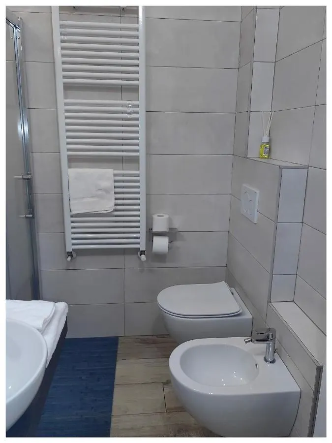 Pigro House - Bologna Airport Suite 0*,